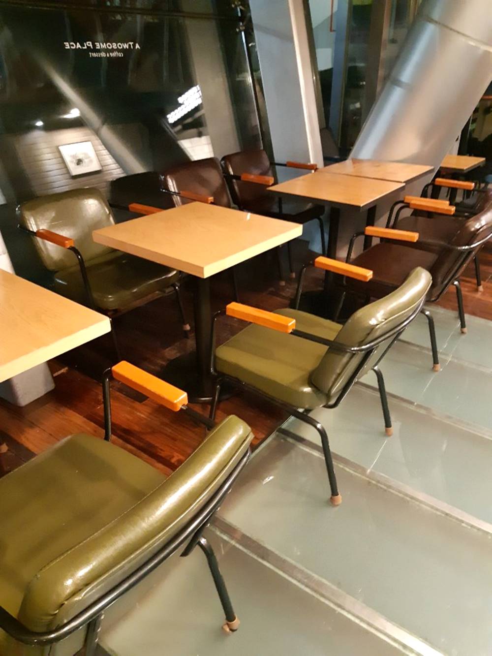 카페 빈티지 암체어 리폼 시공사례